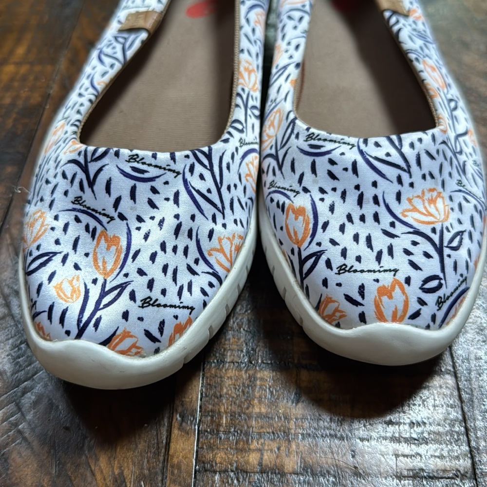 UIN Women Tulip in May 4 Menorca III Size 8 Slip OnShoe Satin Silk Ballet Flat - Picture 2 of 6